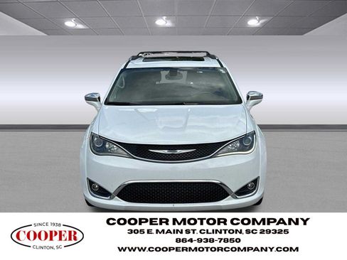 Used 2017 Chrysler Pacifica Limited w/ UConnect Theater Package FWD image 8