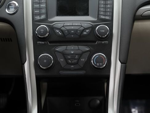 Used 2018 Ford Fusion SE FWD image 42