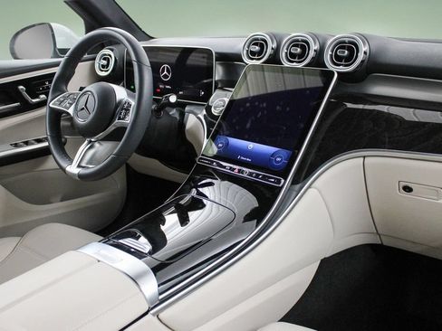 Used 2025 Mercedes-Benz GLC 300 image 21