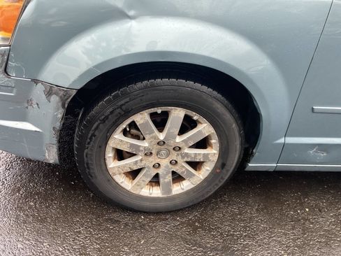 Used 2008 Chrysler Town & Country Touring image 12