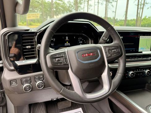 Used 2025 GMC Sierra 3500 SLT w/ SLT Premium Package AWD/4WD image 14
