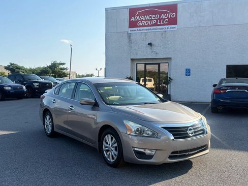 Used 2014 Nissan Altima 2.5 S w/ Sport Value Package FWD image 1