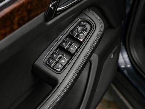Used 2015 Porsche Macan S AWD/4WD image 39