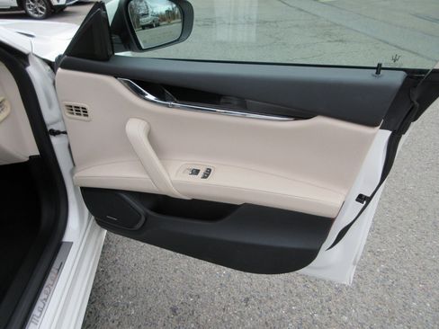 Used 2022 Maserati Quattroporte Modena image 20