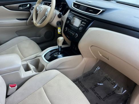 Used 2015 Nissan Rogue S w/ S Family Package FWD image 17