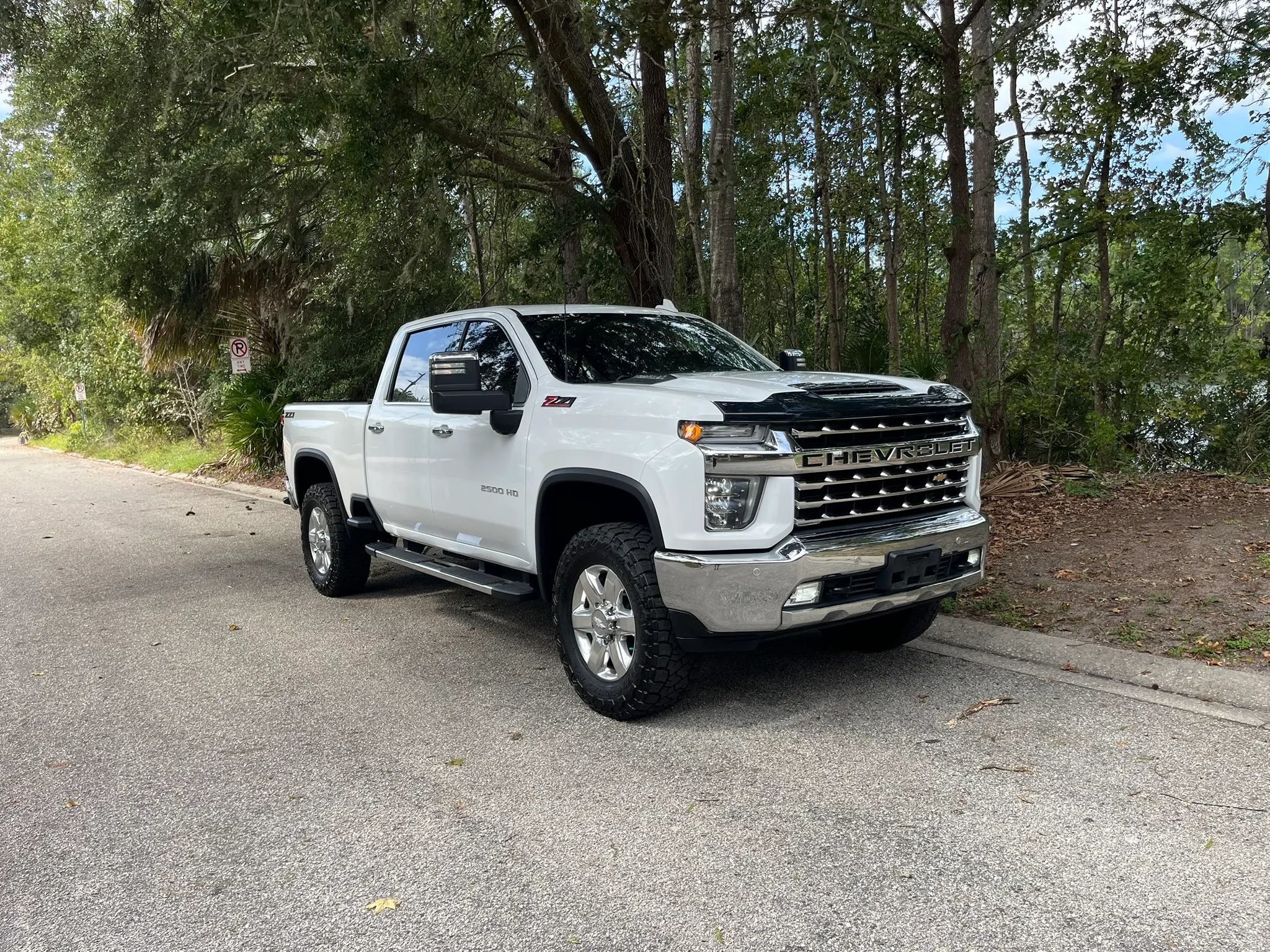 Used 2020 Chevrolet Silverado 2500 LTZ w/ LTZ Premium Package AWD/4WD image 2