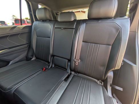 Used 2023 Volkswagen Tiguan SE R-Line FWD image 8