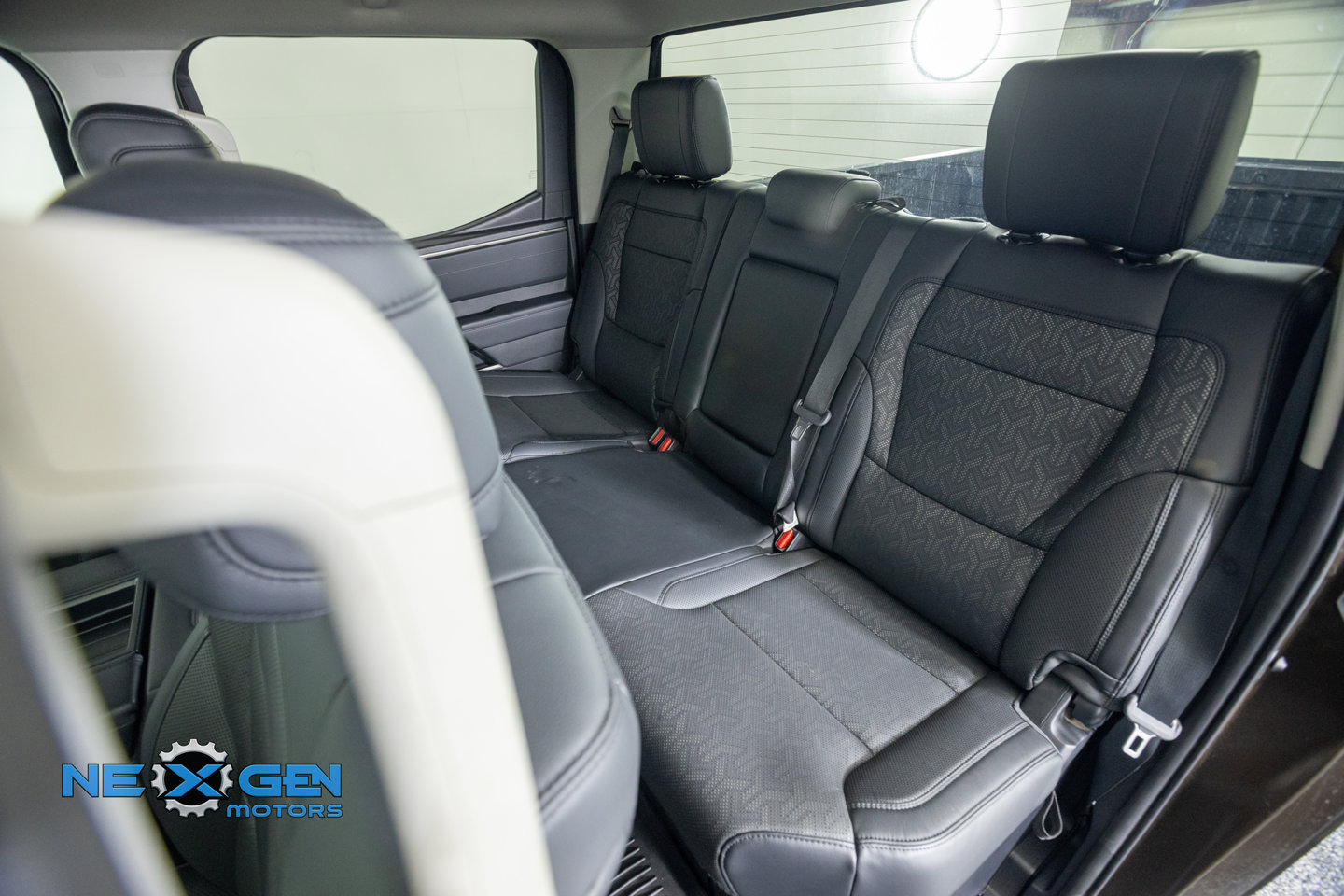 Used 2024 Toyota Tundra Limited AWD/4WD image 34
