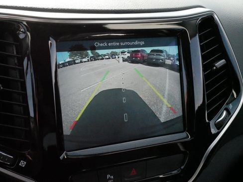 Used 2020 Jeep Cherokee Limited AWD/4WD image 28