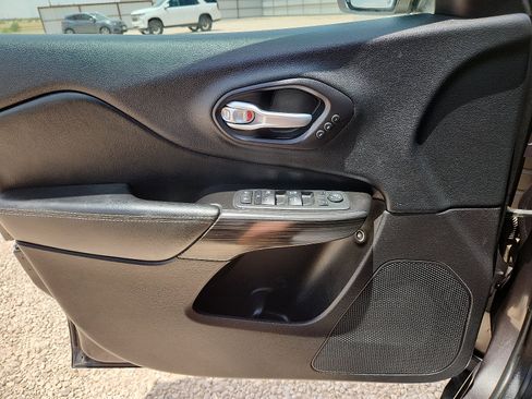 Used 2014 Jeep Cherokee Limited w/ Technology Group FWD image 12