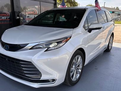 Used 2022 Toyota Sienna Platinum