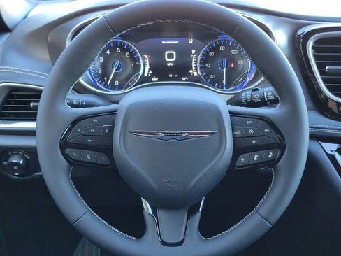 New 2026 Chrysler Pacifica Select w/ S Appearance Package image 32