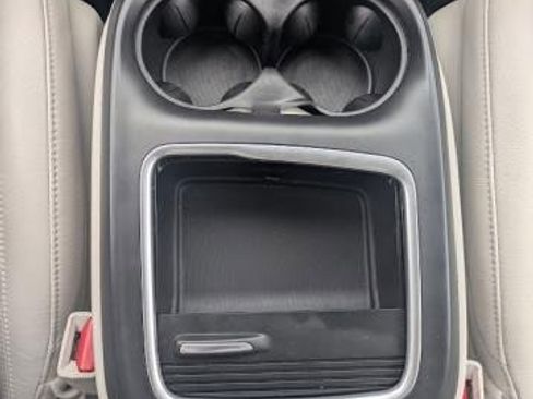 Used 2021 Chrysler Pacifica Touring-L image 13