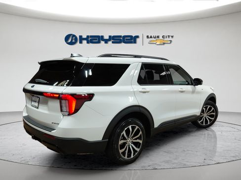 Used 2025 Ford Explorer ST-Line AWD/4WD image 7