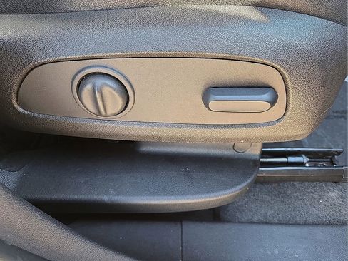 Used 2024 GMC Terrain SLT image 15