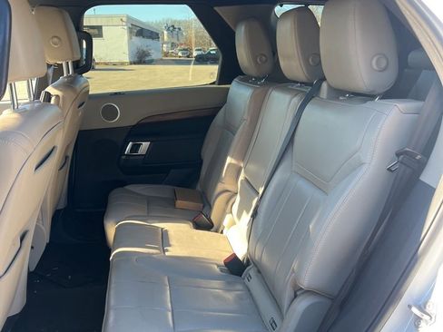 Used 2018 Land Rover Discovery HSE image 11