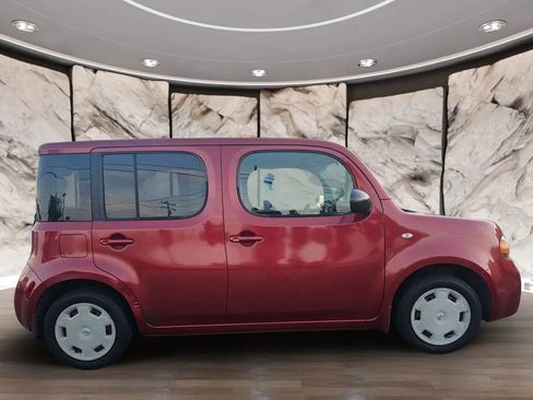 Used 2012 Nissan Cube 1.8 w/ Interior Designer Pkg FWD image 4