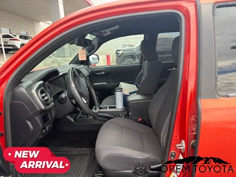 Used 2018 Toyota Tacoma TRD Off-Road w/ Technology Package AWD/4WD image 5