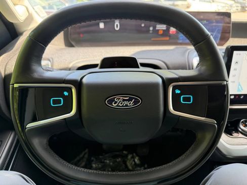 Used 2025 Ford Expedition Platinum AWD/4WD image 17