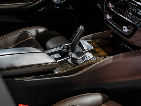 Used 2019 BMW M550i xDrive image 32