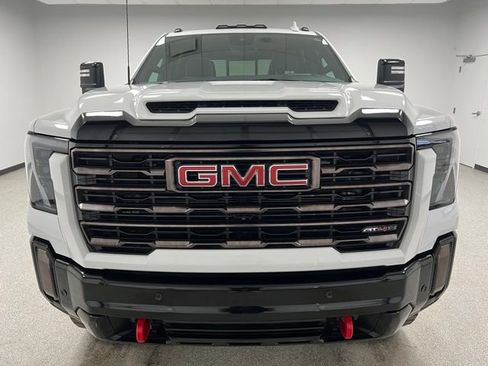 Used 2024 GMC Sierra 2500 AT4X AWD/4WD image 3