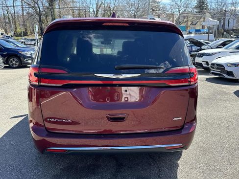 Used 2022 Chrysler Pacifica Touring-L AWD/4WD image 3