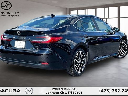 Used 2025 Toyota Camry XLE FWD image 2