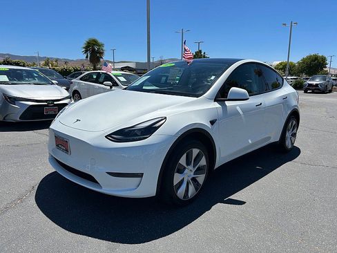 Used 2023 Tesla Model Y Long Range AWD/4WD image 7