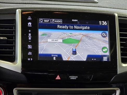 Used 2017 Honda Pilot Touring image 4