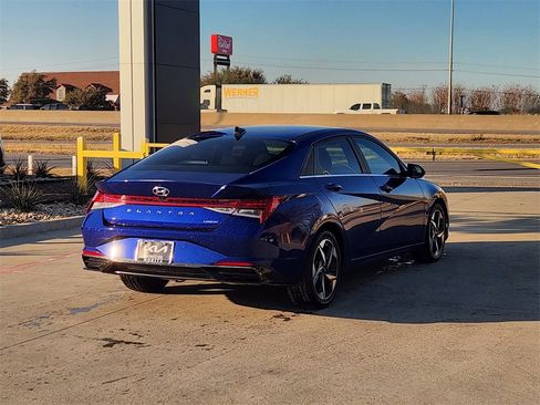 Used 2021 Hyundai Elantra Limited image 4