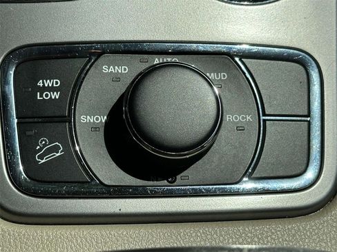 Used 2021 Jeep Grand Cherokee Limited image 8