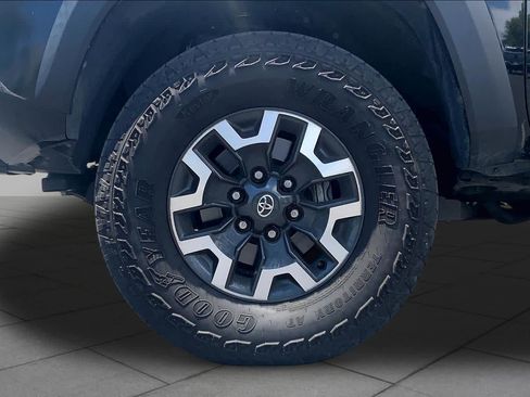 Used 2023 Toyota Tacoma TRD Off-Road w/ Black Out Package (TMS) AWD/4WD image 10