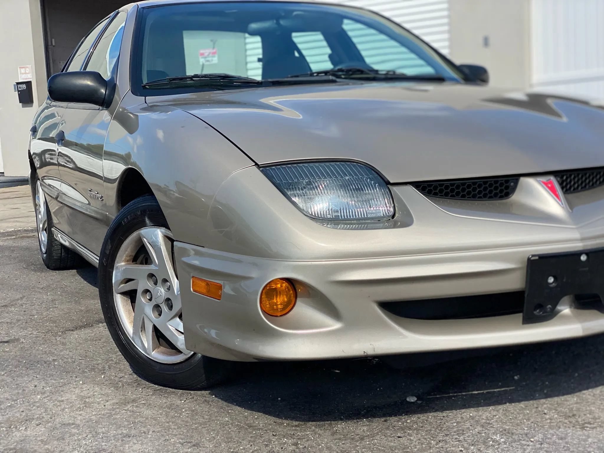 Used 2002 Pontiac Sunfire SE FWD image 8