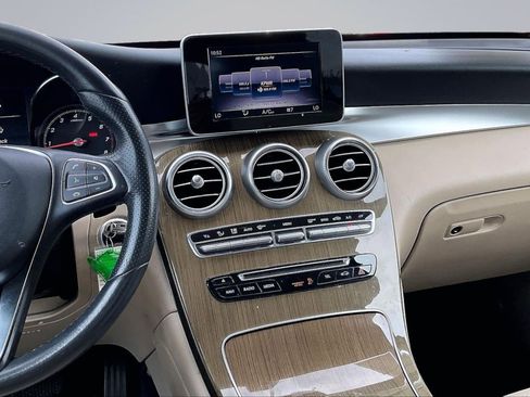 Used 2018 Mercedes-Benz GLC 300 w/ Premium Package image 6