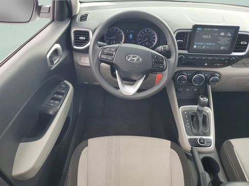 Used 2020 Hyundai Venue SEL FWD image 12