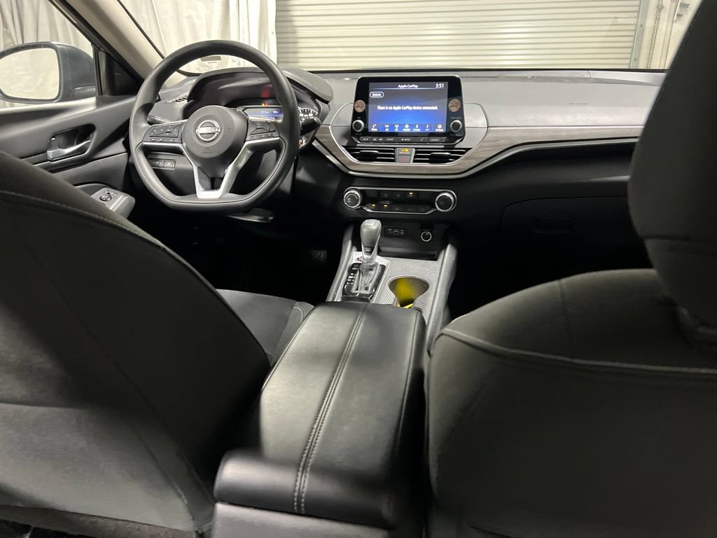 Used 2025 Nissan Altima 2.5 SV FWD image 13