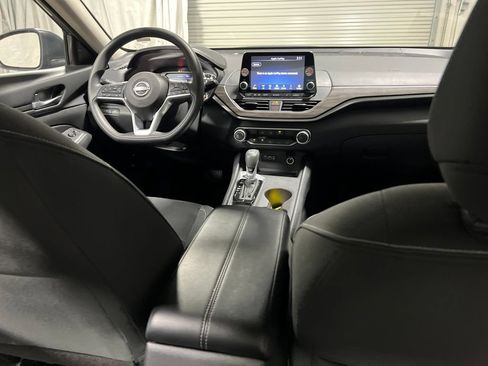 Used 2025 Nissan Altima 2.5 SV FWD image 13