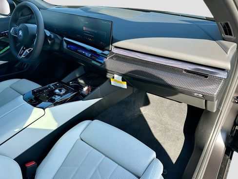 New 2026 BMW i5 eDrive40 image 24