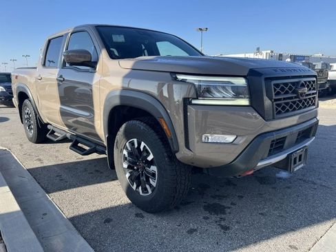 Used 2023 Nissan Frontier PRO-4X w/ Pro Convenience Package image 2