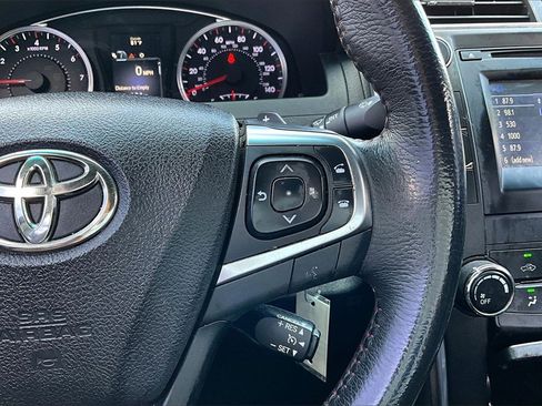 Used 2017 Toyota Camry SE image 19