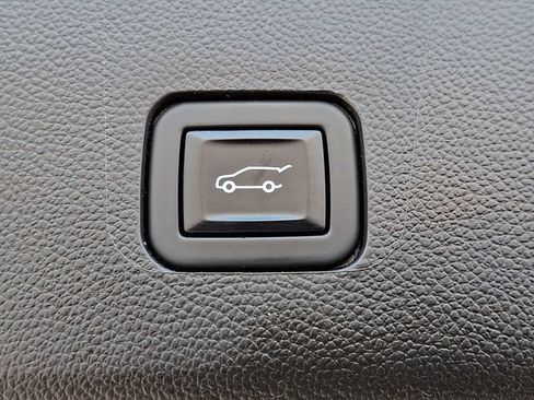 Used 2023 Chevrolet Traverse RS w/ LPO, Floor Liner Package AWD/4WD image 31