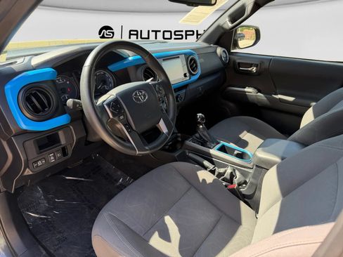 Used 2019 Toyota Tacoma TRD Off-Road AWD/4WD image 15