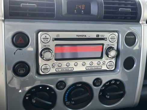 Used 2014 Toyota FJ Cruiser 4WD image 16