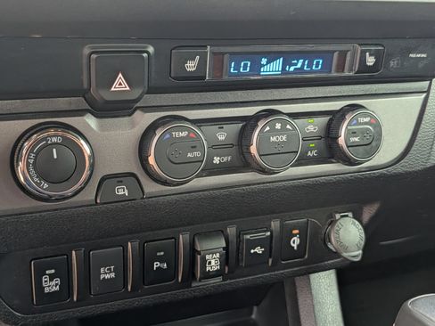 Used 2022 Toyota Tacoma TRD Pro AWD/4WD image 23
