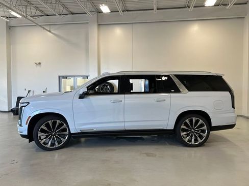 New 2026 Cadillac Escalade ESV Luxury w/ Touring Package image 5