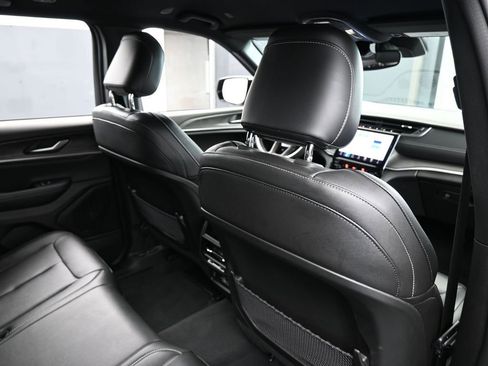 Used 2024 Jeep Grand Cherokee Limited w/ Black Appearance Package image 45