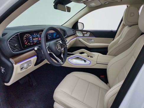 New 2026 Mercedes-Benz GLS 450 4MATIC image 9