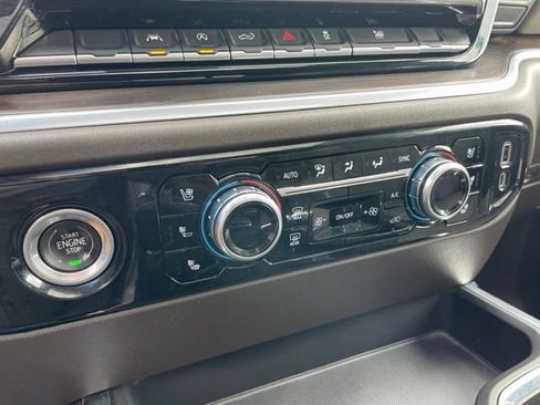 Used 2022 GMC Sierra 1500 SLT w/ SLT Convenience Package AWD/4WD image 24