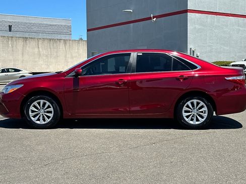 Used 2017 Toyota Camry LE FWD image 9