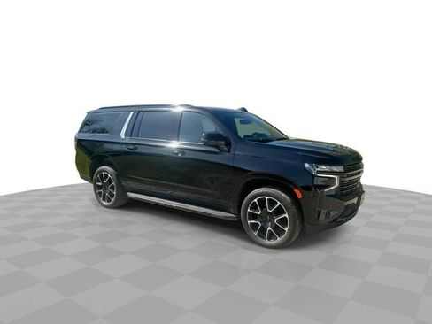 Certified 2024 Chevrolet Suburban RST w/ Luxury Package AWD/4WD image 3